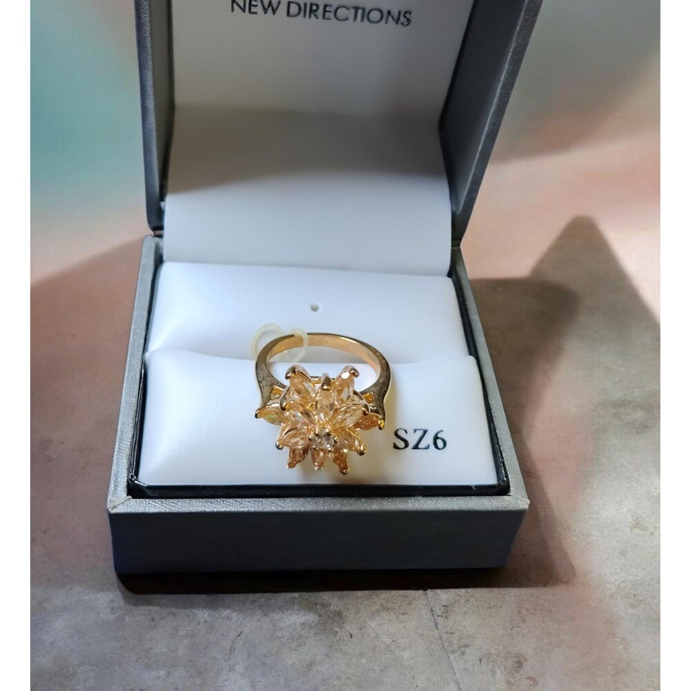 New Directions Ring Sz 6 Gold Tone Peach Flower Cocktail Fashion Jewelry Costume
